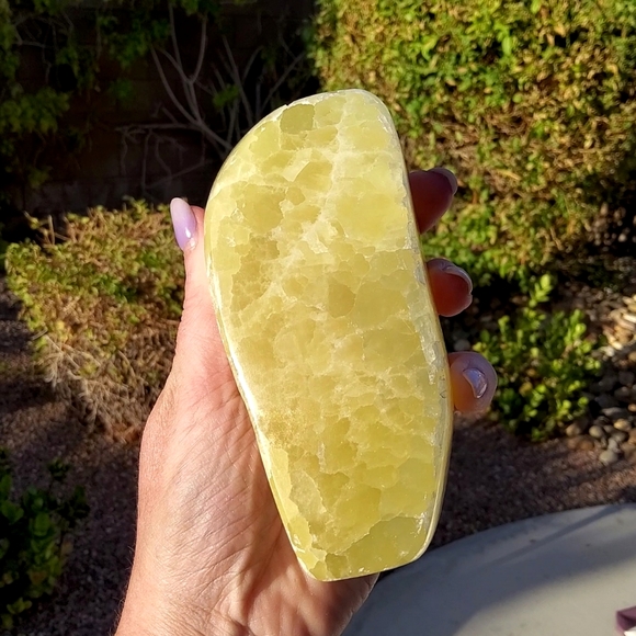 Beautiful Large Free Standing Lemon Calcite Free Form - Picture 11 of 17